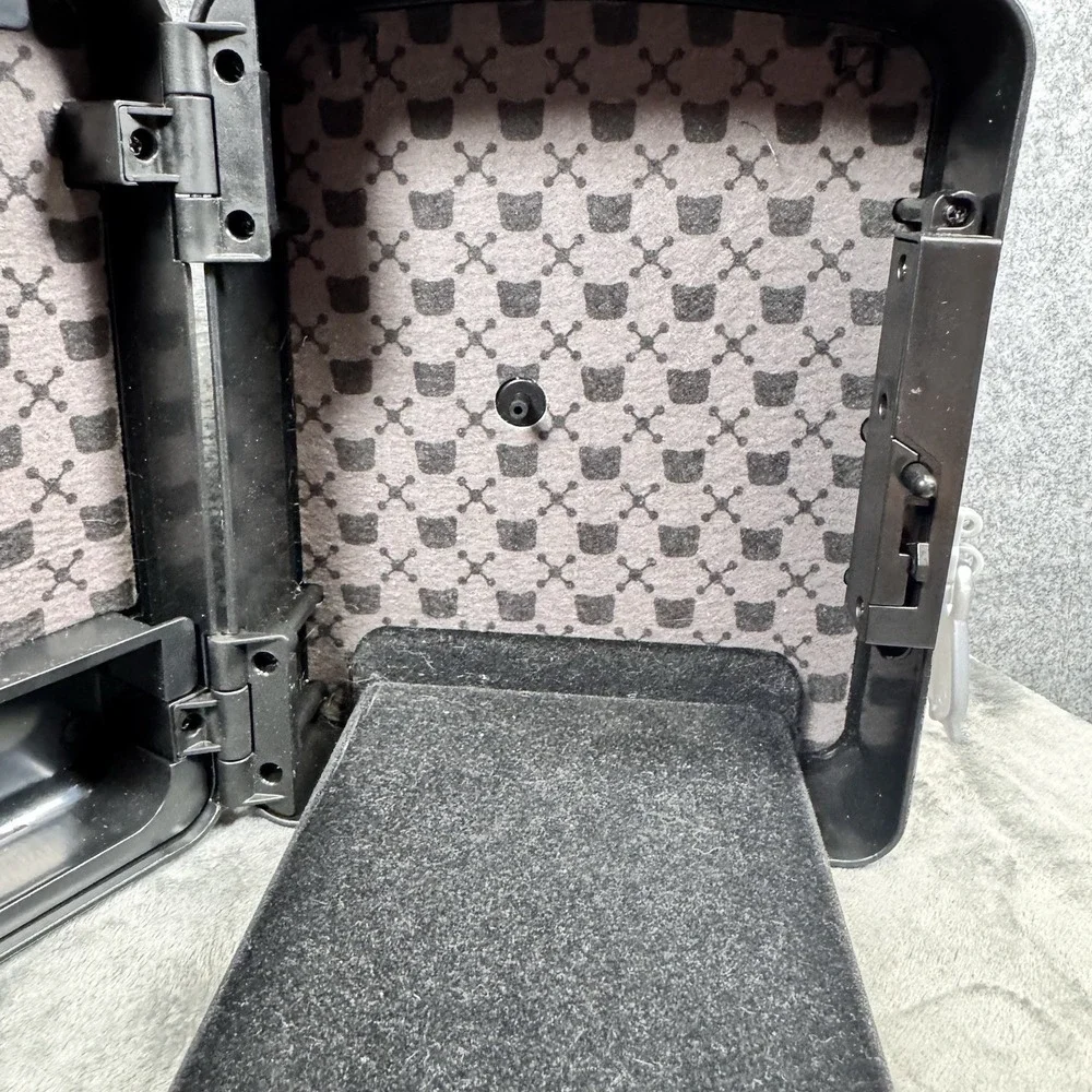 Na Na Na Surprise Tuesday Meow Black Cat 3-in-1 Backpack Bedroom Playset Fuzzy